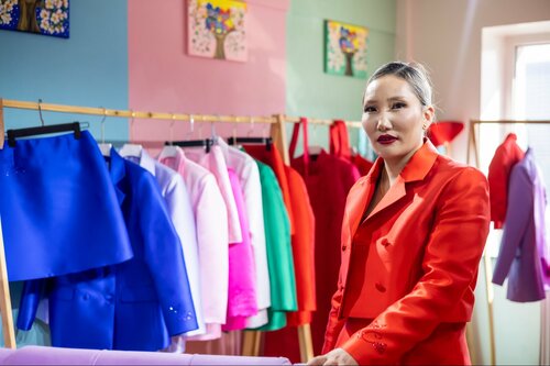 Ачааны хүндийг үүрэгч эмэгтэйчүүд буюу бизнес эрхлэгч эмэгтэйчүүдийг дэмжих ёстой тухай хэдэн үг...